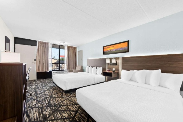 Days Inn & Suites by Wyndham Pigeon Forge image 29