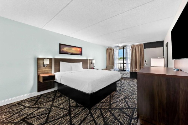 Days Inn & Suites by Wyndham Pigeon Forge image 9